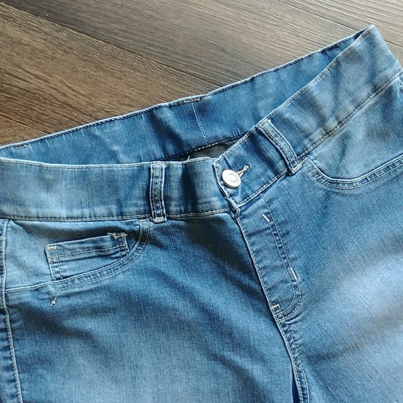 Lane Bryant Distressed Jeans - Picture 8 of 14